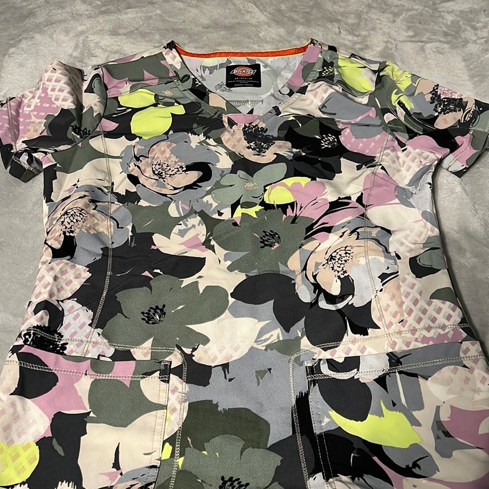 Dickies scrub top